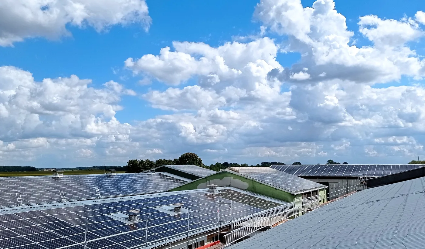Large A-G-BAU rooftop photovoltaic installation