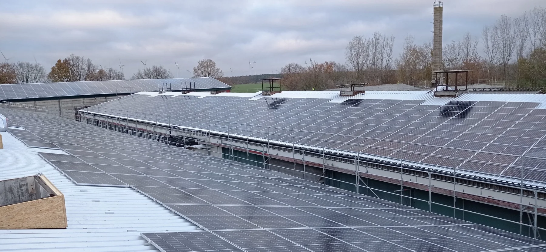 Photovoltaic roof installation during winter conditions